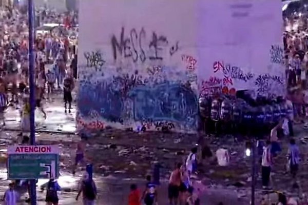 Graves incidentes en el Obelisco: 14 agresores detenidos y 14 policías heridos