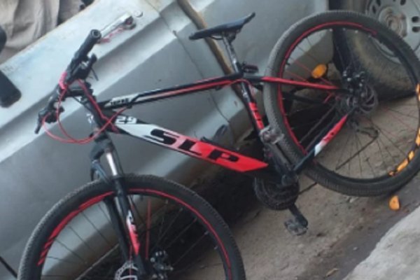 Un joven sufrió el incendio de su casa, logró sacar la bicicleta y ahora se la robaron