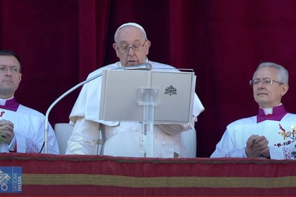 Francisco le pidió al mundo que le regale paz en su aniversario