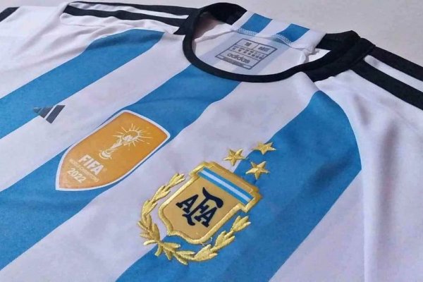 Comienza hoy la venta de la camiseta de Argentina con las 3 estrellas