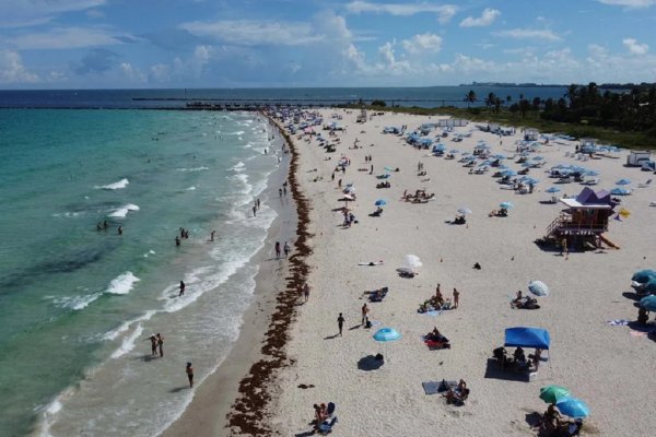 Prohíben fumar cigarrillos en las playas y parques públicos de Miami