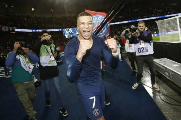 Sin Messi y con Neymar expulsado, Mbappé rescató al PSG sobre el Racing de Estrasburgo