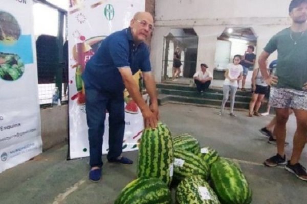Un productor correntino ganó la Fiesta Provincial de la Sandía con un fruto de 29 kilos