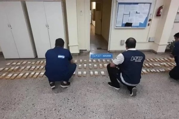 Incautaron 70 kilos de droga en el doble fondo de la cabina de un camión