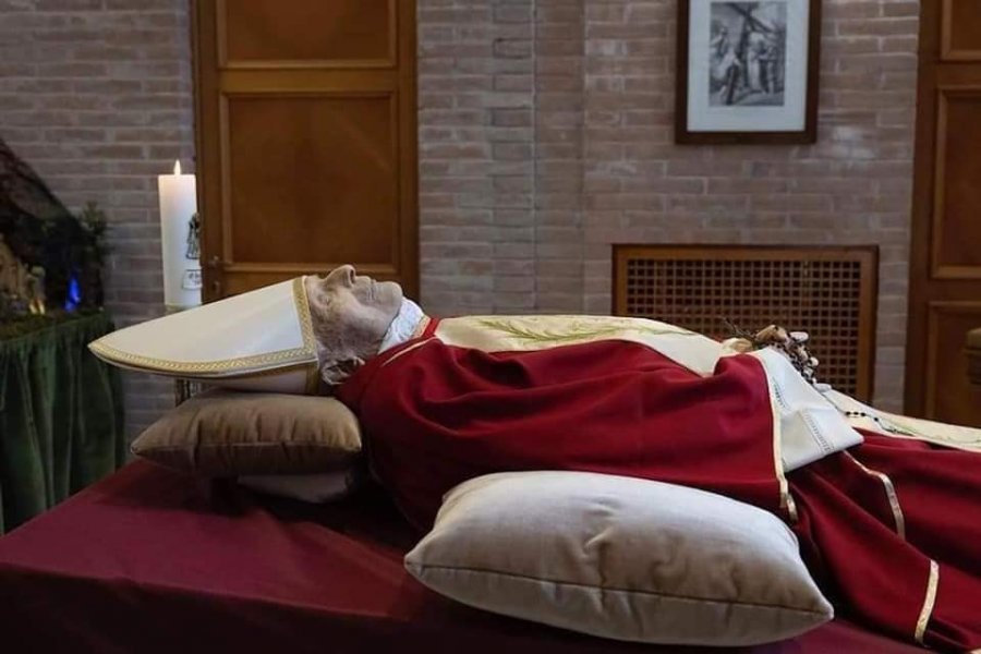 Último adiós a Benedicto XVI: se abrió la capilla ardiente en la Basílica de San Pedro