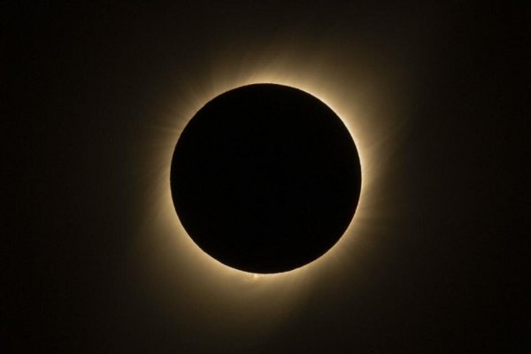 Llega un nuevo eclipse híbrido: qué es y cuándo podrá verse