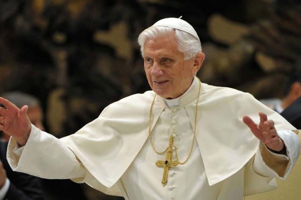 Misa en sufragio del papa emérito Benedicto XVI en la catedral de Goya