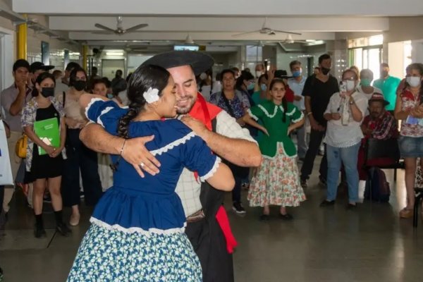 El Chamamé con Todos llegó a pura música y danza al Hospital Vidal