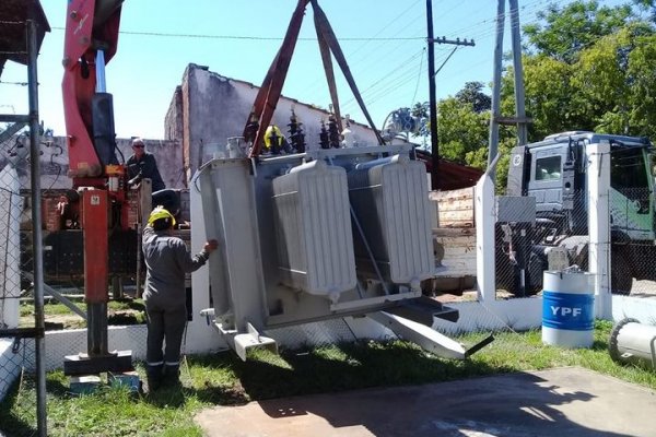 DPEC: instalan transformador en una de las zonas críticas del interior provincial