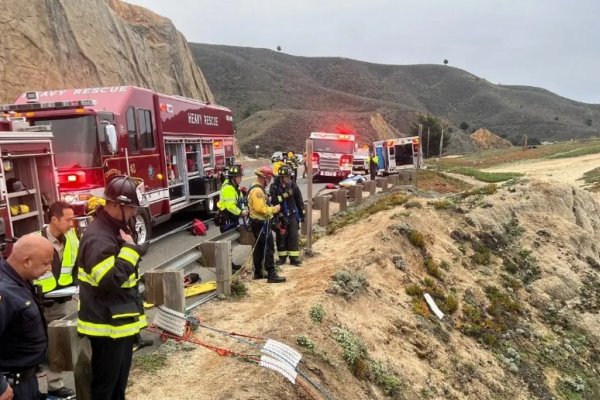 Un hombre intentó asesinar a toda su familia lanzando su auto por un barranco de las montañas