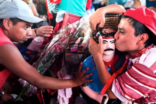 Mercedes recibe a miles de fieles que llegan a agradecer al Gauchito Gil