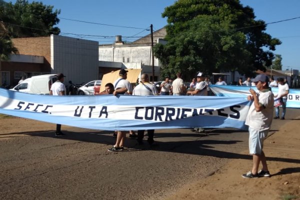 Corrientes: paro y protesta de choferes deja sin transporte público a un municipio