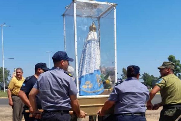 La Virgen de Itatí inició su recorrido y el domingo llegará a la capital correntina