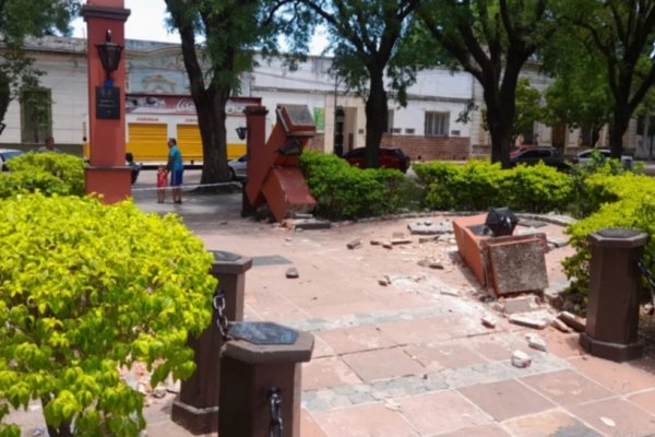 Corrientes: Destruyeron un paseo que recuerda a los caídos en Malvinas