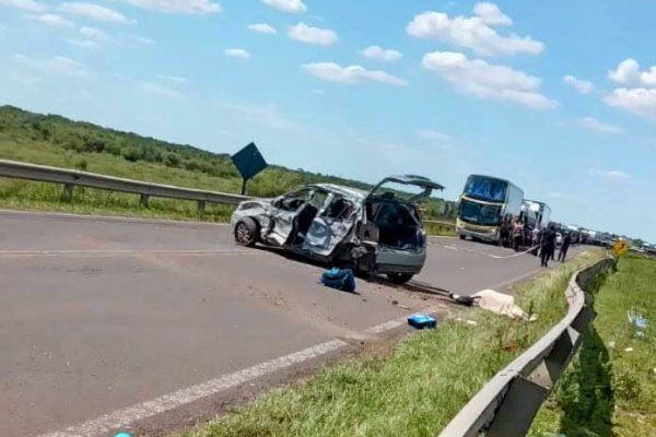 Una mujer murió tras el choque entre un camión y un auto sobre Ruta Nacional 12