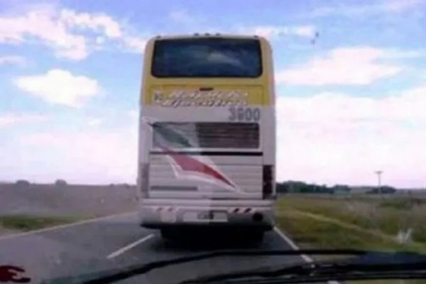 Choferes de un colectivo larga distancia denunciaron que fueron interceptados por dos autos en Corrientes