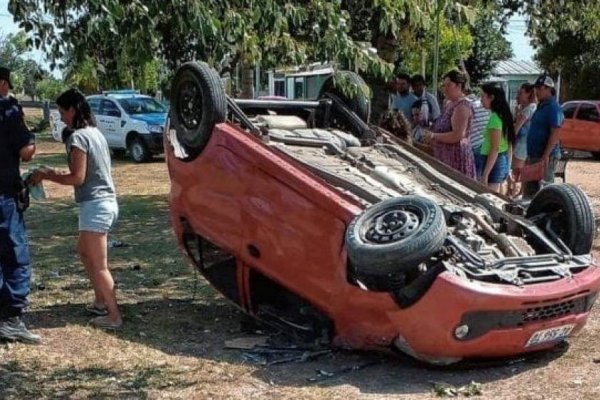 Dos correntinas volcaron en Ruta Nacional 12 rumbo a Paraná