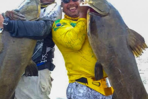 Las impactantes fotos de dorados y surubíes gigantes que fueron pescados en Corrientes