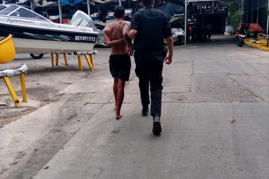 Detuvieron a un sujeto que ingresó al Río Paraná huyendo de la policía