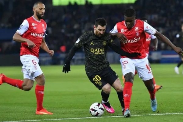 Con uno menos, al PSG se escapó la victoria ante Reims en la última jugada