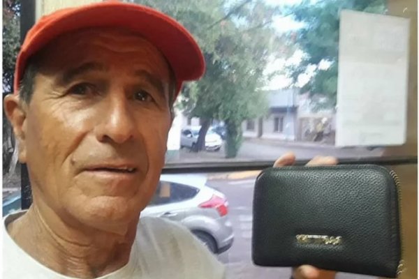 Santo Tomé: Un hombre devolvió una cartera con dólares, reales y pesos y no aceptó la recompensa