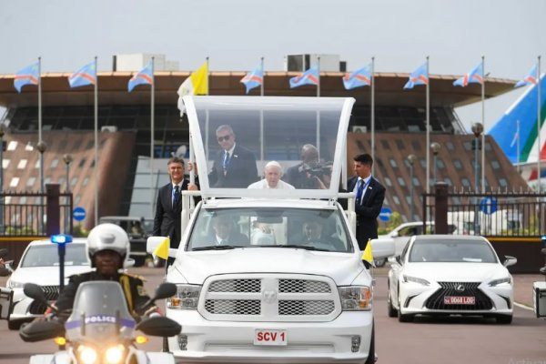 El papa Francisco empezó su gira por África con un fuerte mensaje: “Dejen de asfixiar a este continente”