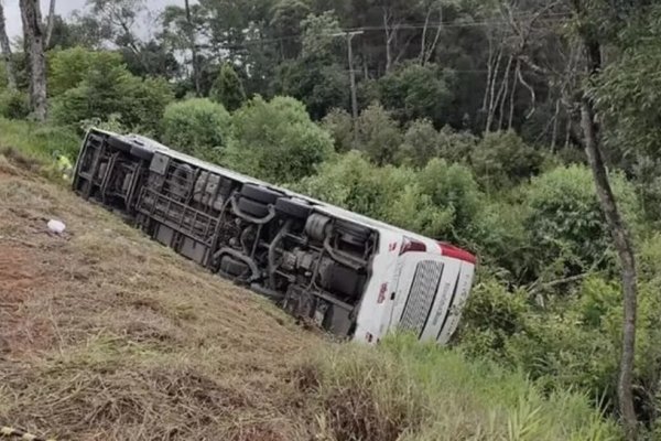 Un pasajero apuntó contra el chofer del micro en el que murieron cinco argentinos en Brasil: “Se durmió”