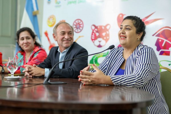 El ministro Adán Gaya encabezó el Lanzamiento de Tours vacacional para adultos mayores