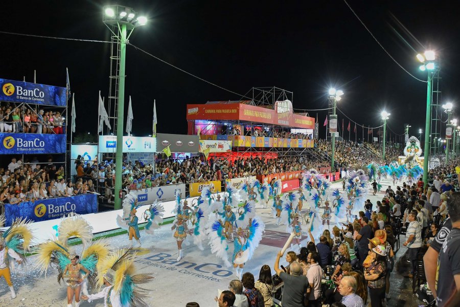 Una multitud copó el Nolo Alías en la cuarta noche del Carnaval