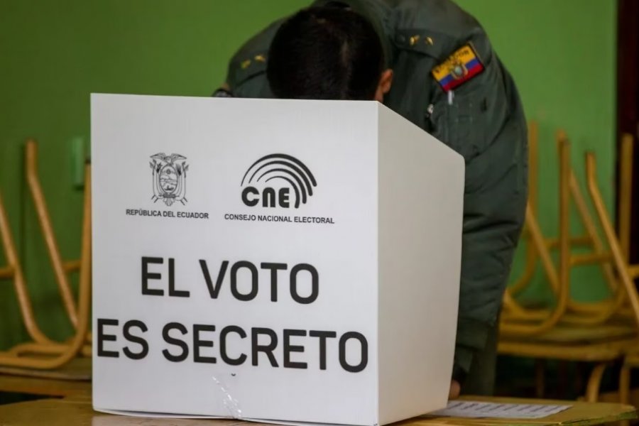 Elecciones en Ecuador: en un municipio ganó un candidato que había sido asesinado el día anterior