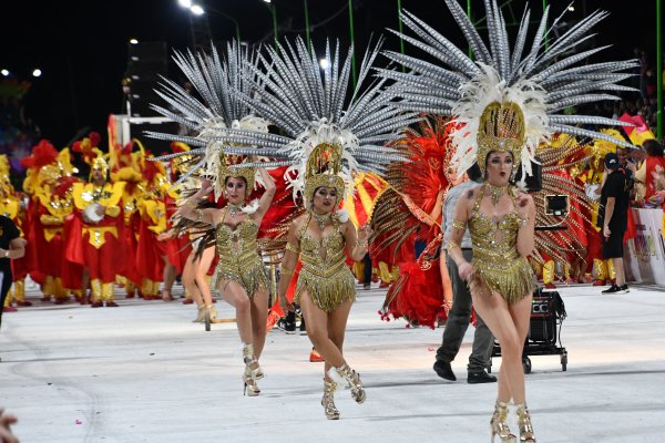 Corsódromo a pleno en la tercera  noche de Carnaval Artesanal