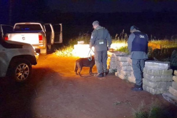 Abandonan una camioneta con más de 1.300 kilos de marihuana