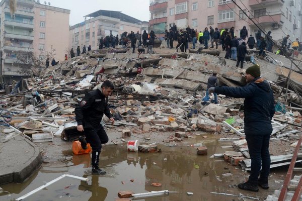 Un segundo terremoto volvió a sacudir Turquía tras el devastador sismo que dejó más de 3600 muertos