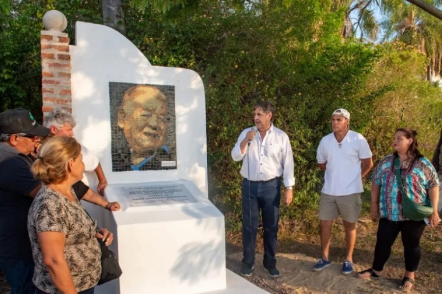 La localidad de Esquina homenajeó a los padres de Diego Maradona