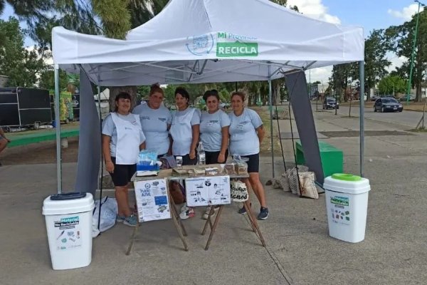 Cartoneras en las playas concientizan sobre reciclado