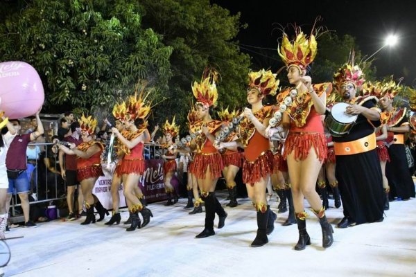 Se realizó otra noche más de los carnavales barriales correntinos