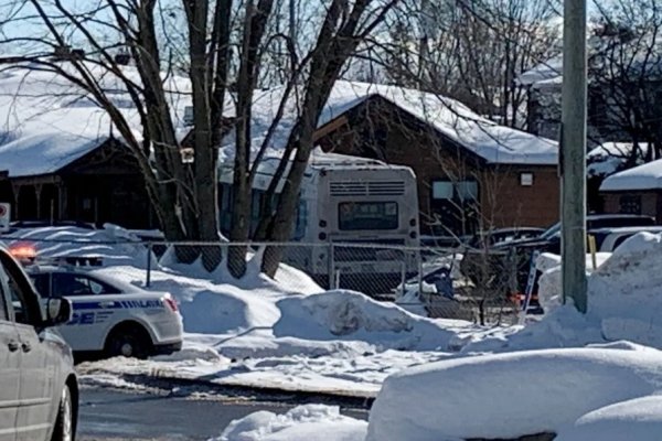 Tragedia en Canadá: el chofer de un colectivo chocó contra una guardería y dos nenes murieron