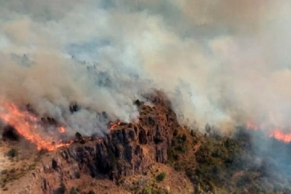 Patagonia: ante el avance del fuego analizan evacuar a los vecinos de Esquel