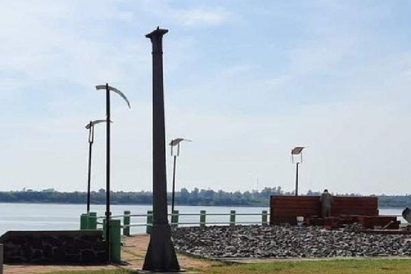 Intendente de Monte Caseros y otra obra polémica, ahora frente al río Uruguay