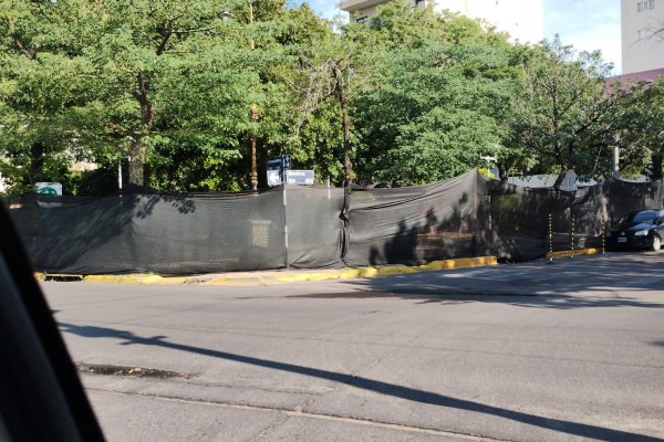 Corrientes: otra obra municipal tapada a la vista de vecinos avanza en la costanera