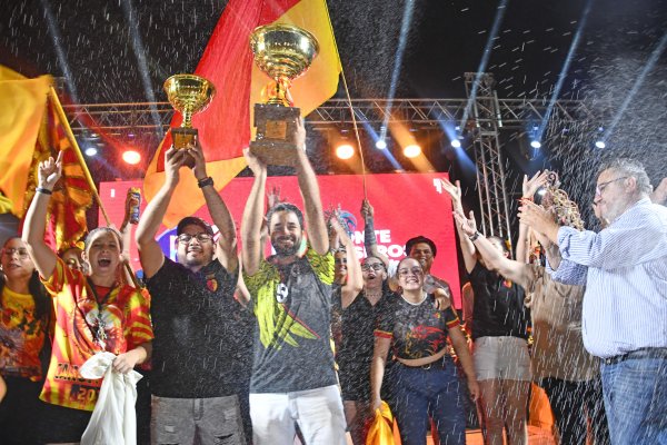 Carun Berá y Carunberacito las campeonas del Carnaval Artesanal del País 2023