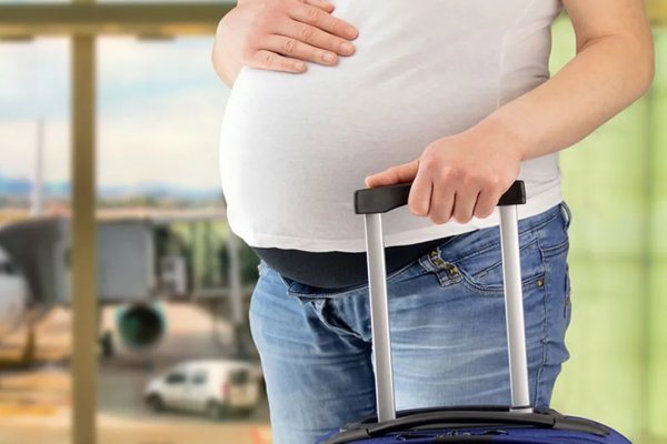 Estudian cambios para frenar el “turismo de maternidad” a partir de la llegada de embarazadas rusas