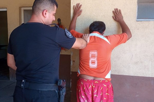 Demoraron a un joven que se encontraba en aparente actitud sospechosa
