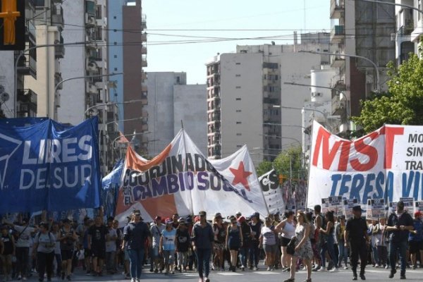 Unidad Piquetera acampa frente a Desarrollo Social y desde el Gobierno hablan de nueva 