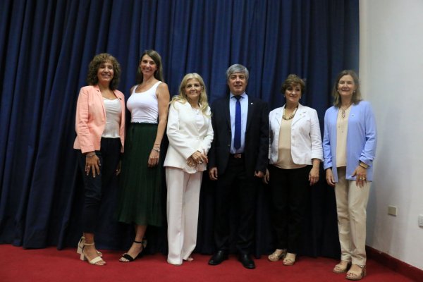 La profesora Beatriz Cardozo asumió formalmente como Decana de la Facultad de Odontología