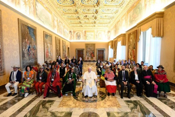 El Papa con pobladores indígenas del mundo