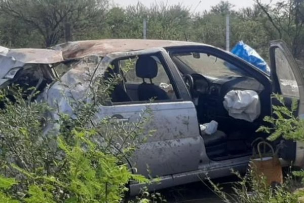 Una familia viajaba por la ruta 60, su auto volcó y una nena de 8 años murió