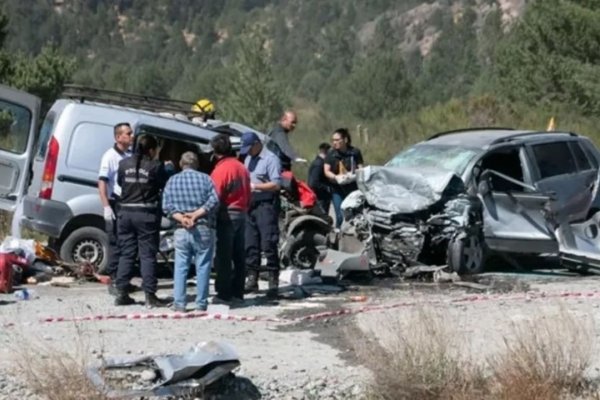 Trágico choque frontal deja al menos tres muertos en Bariloche