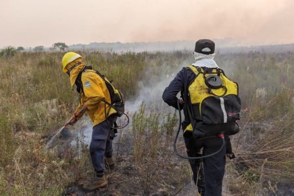 Intensifican el trabajo para flanquear el fuego en los Esteros Iberá
