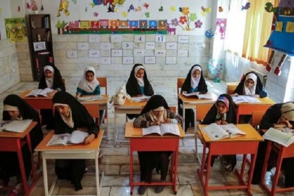 Envenenaron a cientos de alumnas para que cierren las escuelas de mujeres en Irán